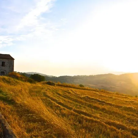 Casa vacanze Captivating House In Palmoli Sleeps 2 Plus 2 Dogliola